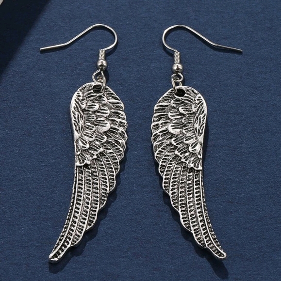 💥LAST PAIR💥 Angel Wing Antiqued Silver Long Dangle Earrings - Picture 3 of 4